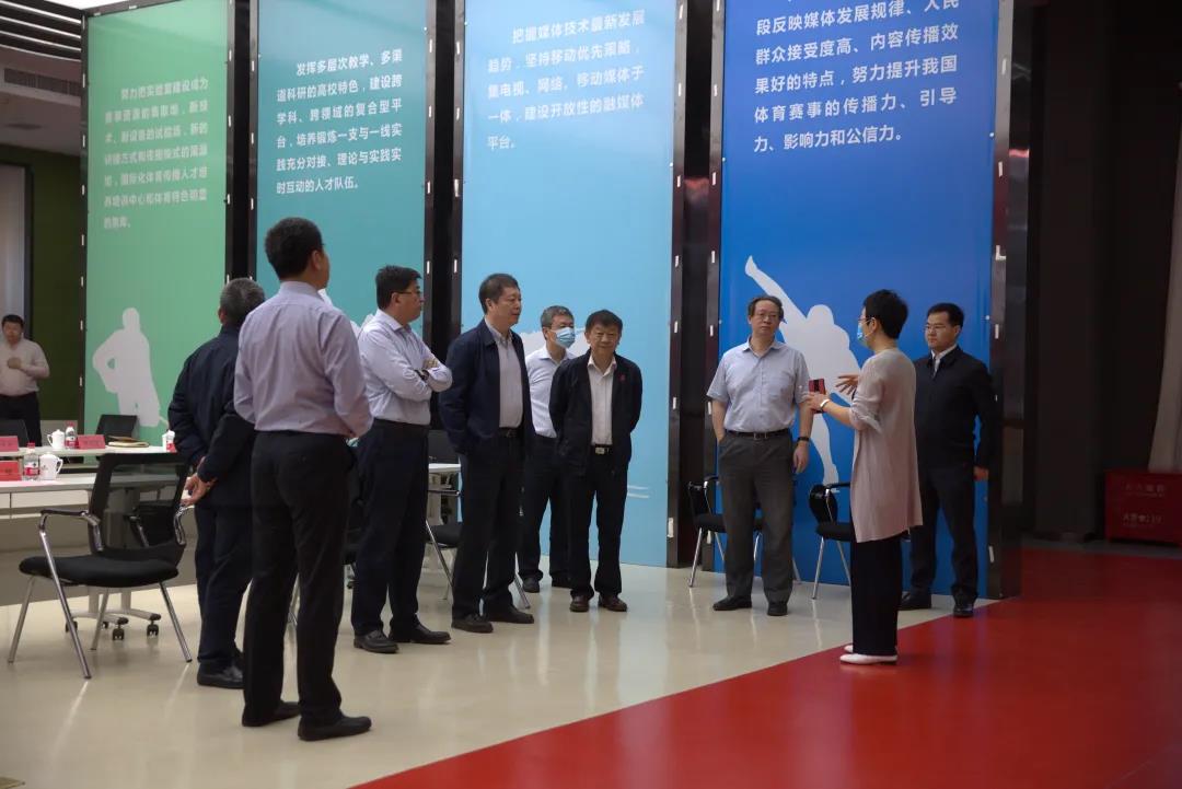 b1f962a6f7124ef6839cfa2871b64c92.jpg b1f962a6f7124ef6839cfa2871b64c92.jpg