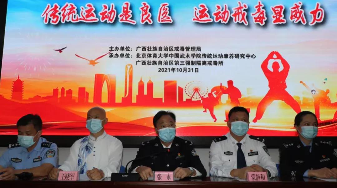 2e5a107bf4b345e990b6a4d282e80903.jpg 2e5a107bf4b345e990b6a4d282e80903.jpg